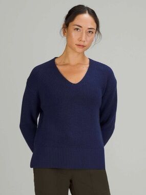 Lululemon Merino Wool V-Neck Sweater
Night Sea